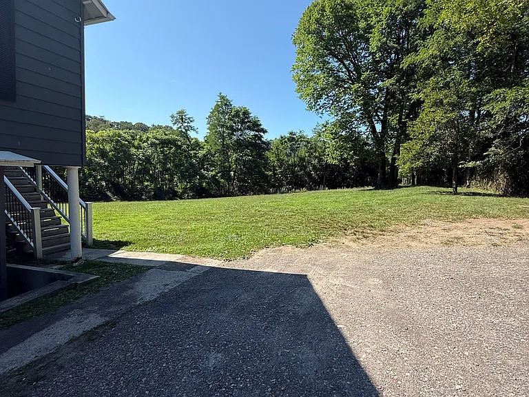 136 Waverly St #4 — Photo 3