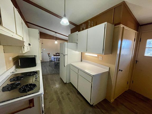 5th image of 325 Maple St