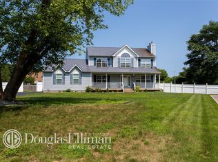 10 Gatz Rd, Riverhead, NY 11901