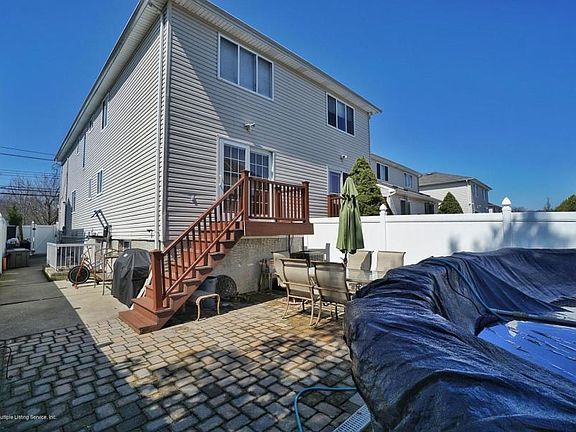 3rd image of 139B Sharrott Ave #B