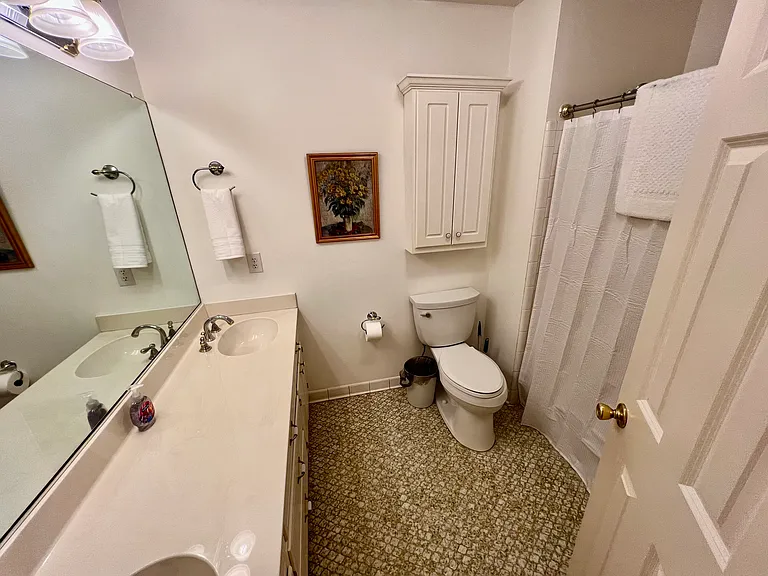 605 Regent Rd — Photo 15