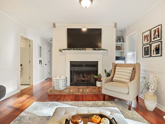 4th image of 605 Lenox Way NE #605