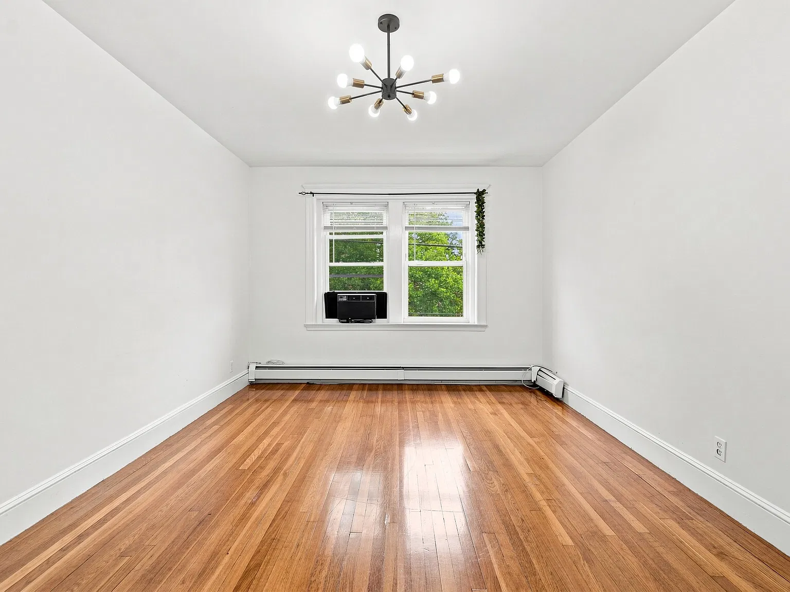 2 bed, 750 sqft, $2,200 — Photo 3