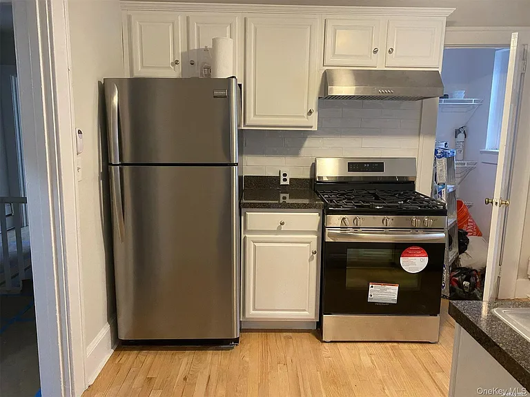 1 E Carver St — Photo 3
