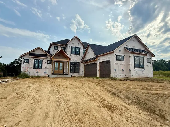 10204 Orwell Ave, Granger, IN 46561