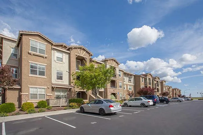 1240 Whitney Ranch Parkway — Photo 1