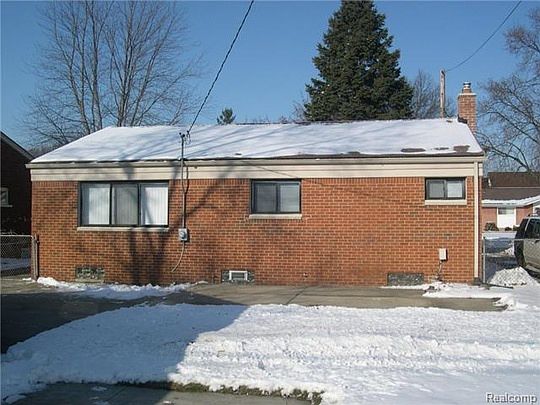 3rd image of 32615 Alvin St