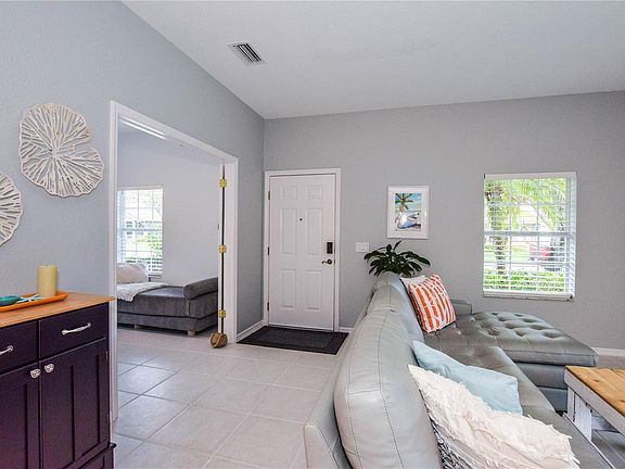 3rd image of 1642 Red Oak Ln