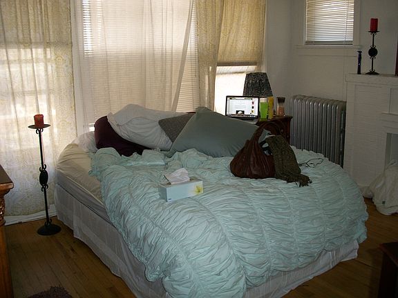 3rd image of 713 W Barry Ave APT 3N