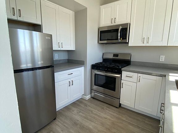 4th image of 1133 27th St #7