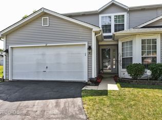 17 Abbington Ct, Streamwood, IL 60107
