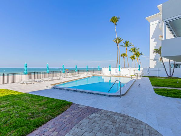 1977 Gulf Shore Blvd N APT 204