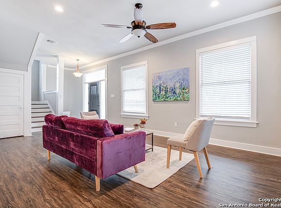 4th image of 1044 W Craig Pl