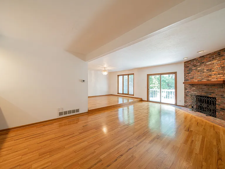5751 Som Center Rd — Photo 8