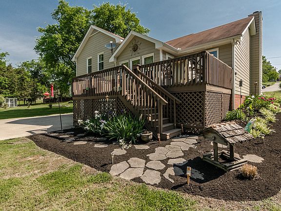 3rd image of 110 Meadow Ln