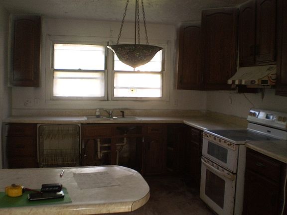 5th image of 303 S Sligo St
