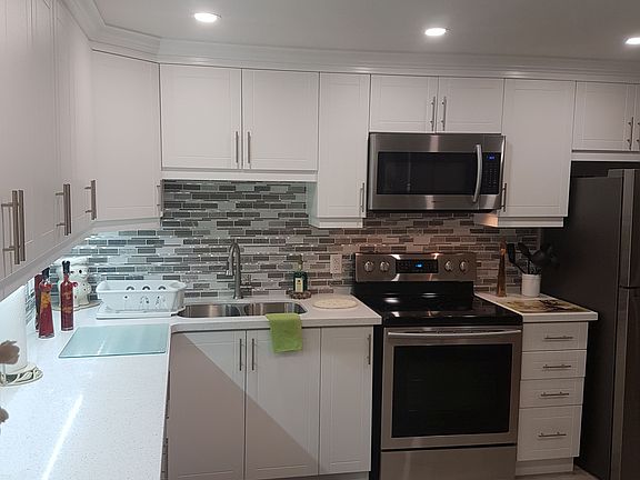 4th image of 3323 Queen Frederica Dr