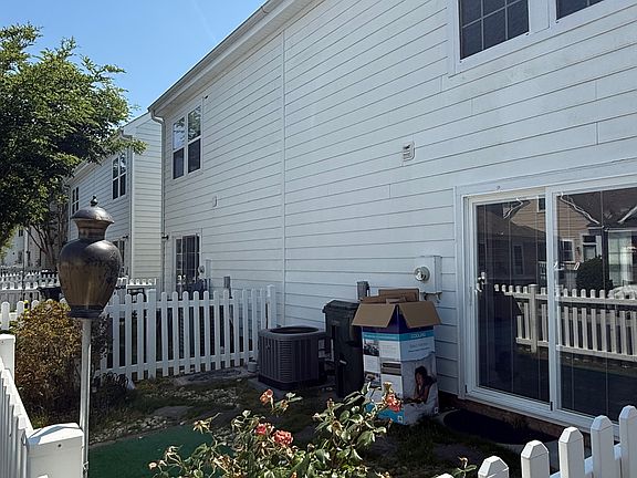 5th image of 4420 Betty Ln