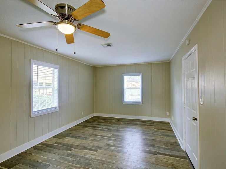 4220 Delhi St — Photo 13