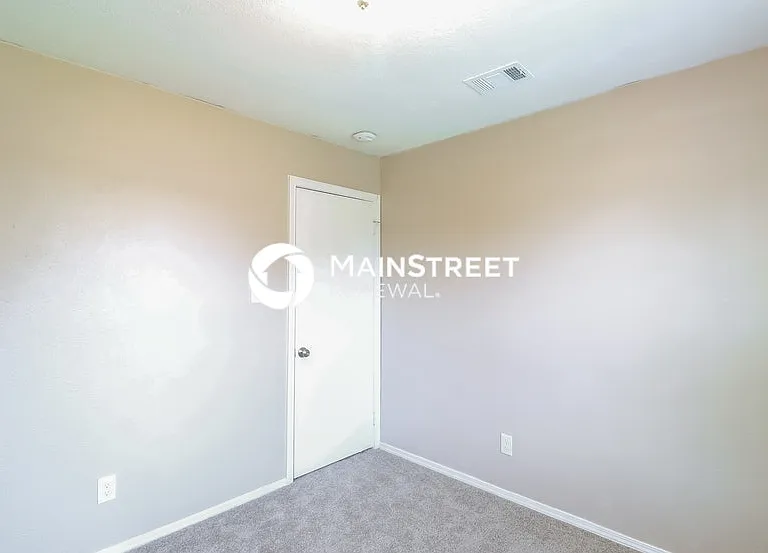 Endicott Dr — Photo 13