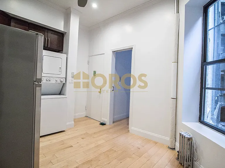 533 E 5th St #1RW — Photo 4
