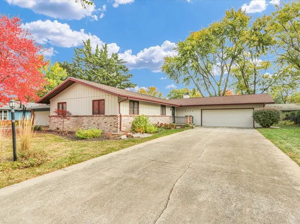 2208 Plymouth Dr, Champaign, IL 61821