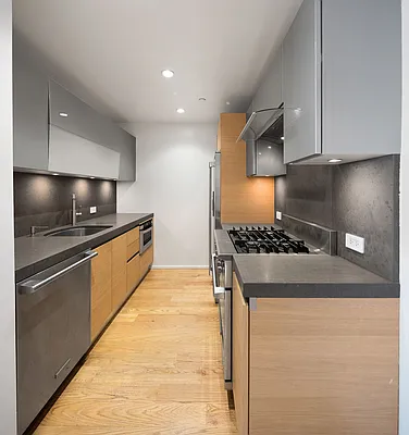 Sold by R New York | media 2