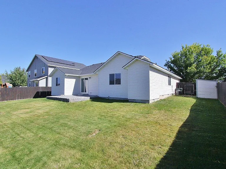 2525 N Blueblossom Dr — Photo 2