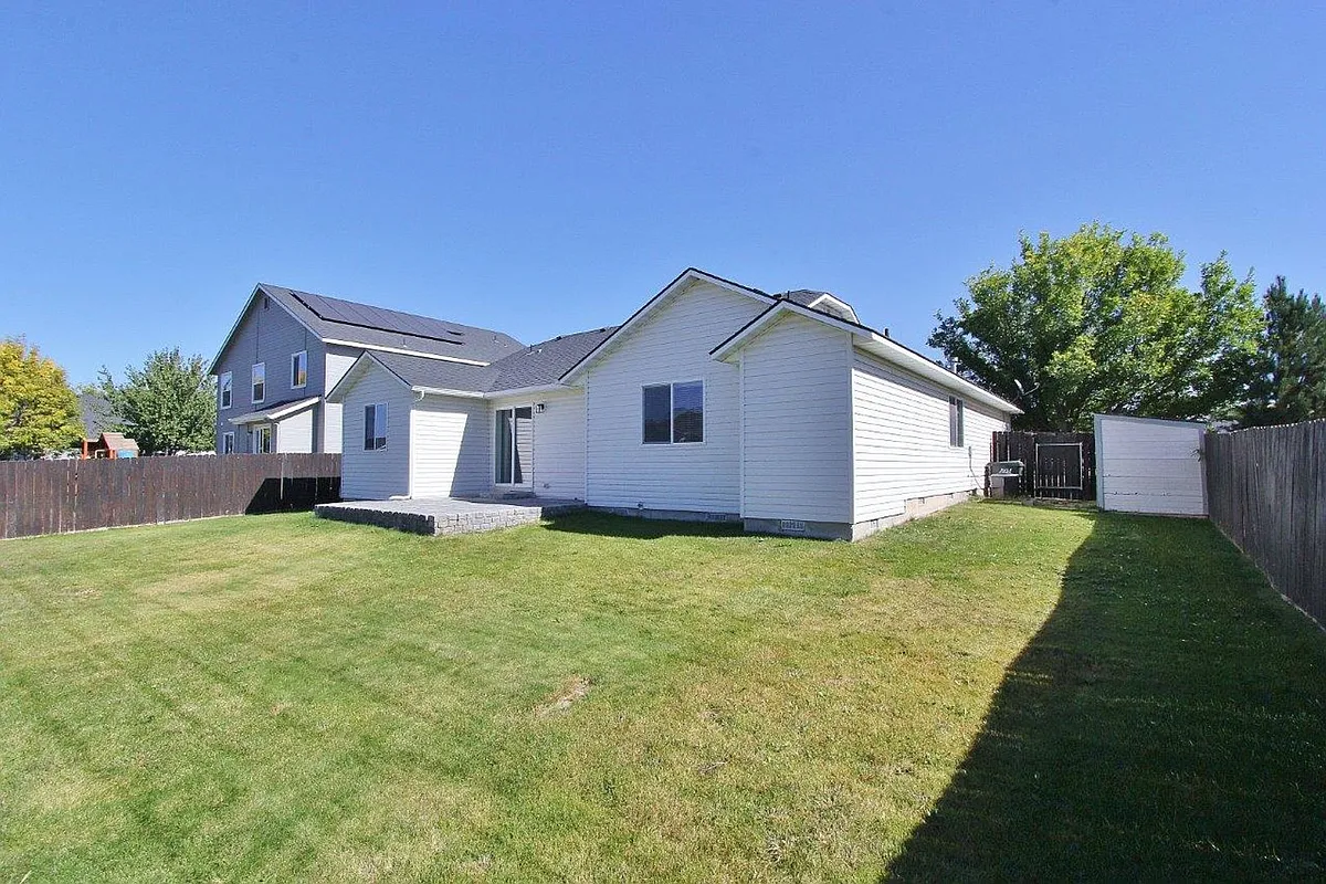 Building Photo - 2525 N Blueblossom Dr