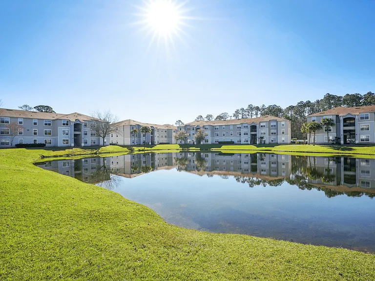 Grande Court Apartments — Photo 14