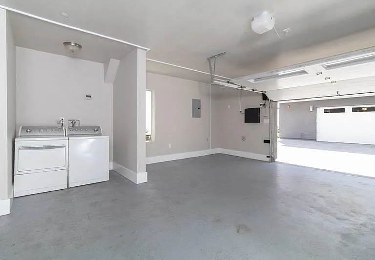 1168 W 36th Pl — Photo 14