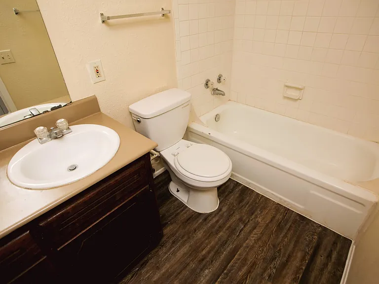 Ridgecrest Apartments — Photo 10
