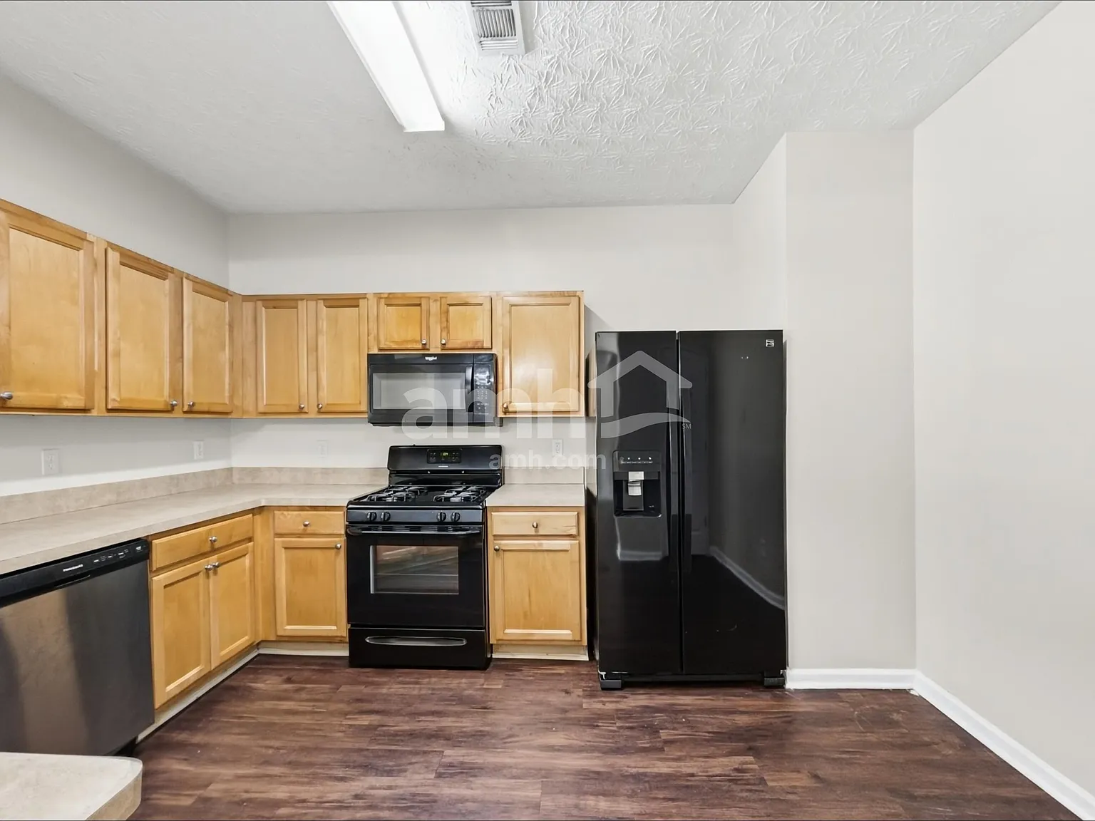 3 bed, 2.5 bath, 1975 sqft, $2,250 — Photo 3