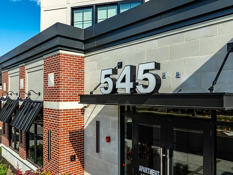 The 545 at Livingston — Photo 47