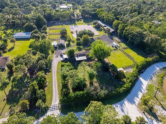 3rd image of 851 Hyde Park Road