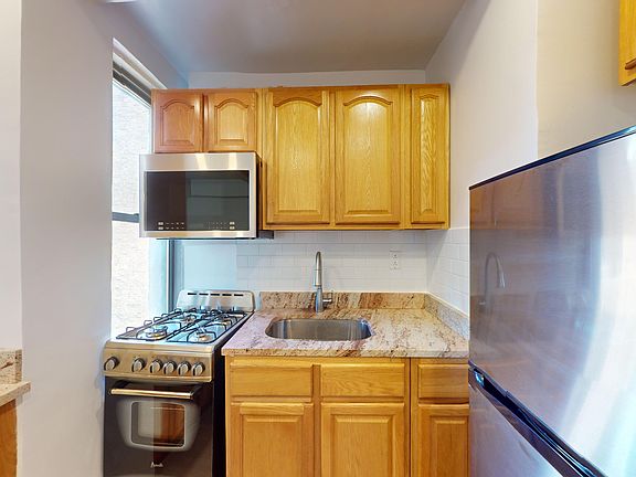 5th image of 301 E 38th St APT 10C