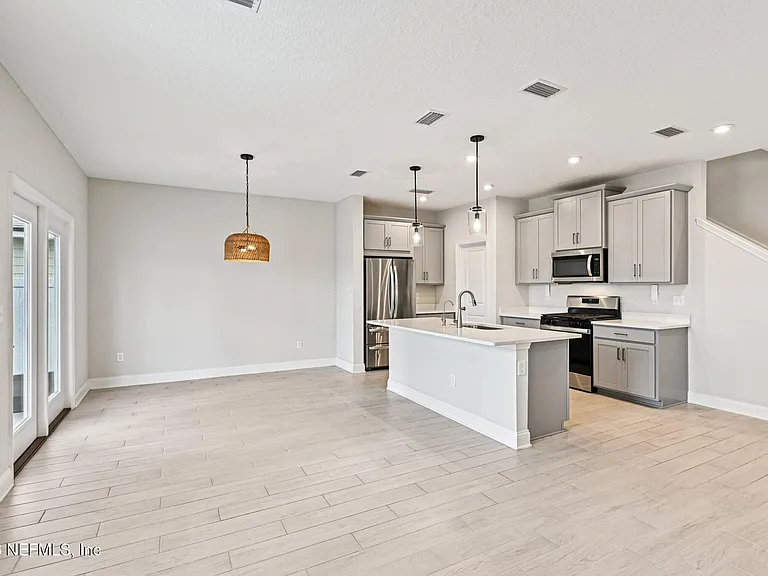 13019 Holsinger Blvd — Photo 16