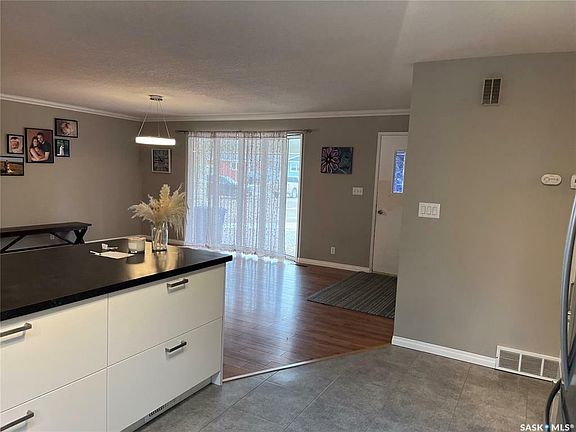 4th image of 202 Brookdale Pl