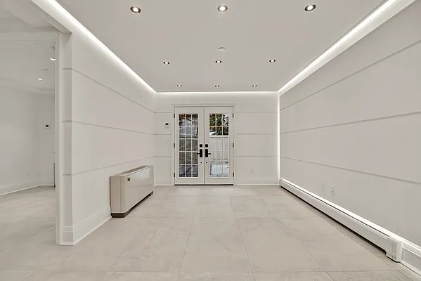 Rented by Halvatzis Realty | media 8