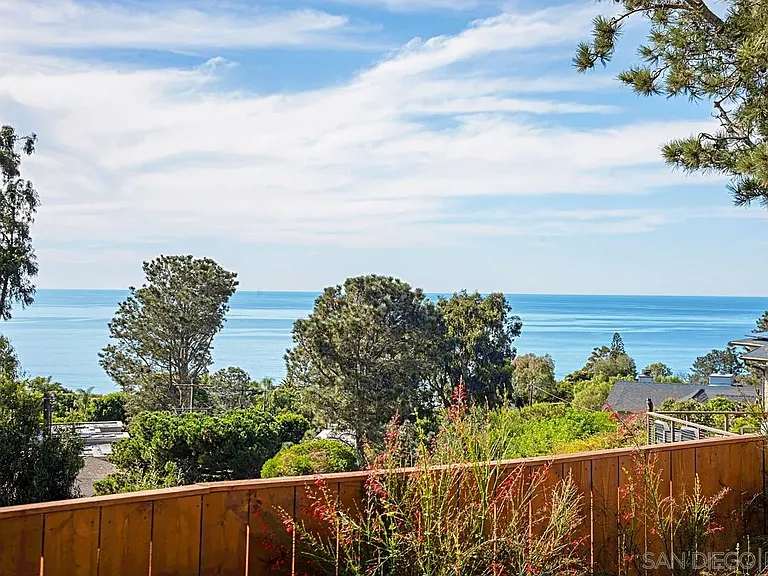 573 Amphitheatre Dr — Photo 40