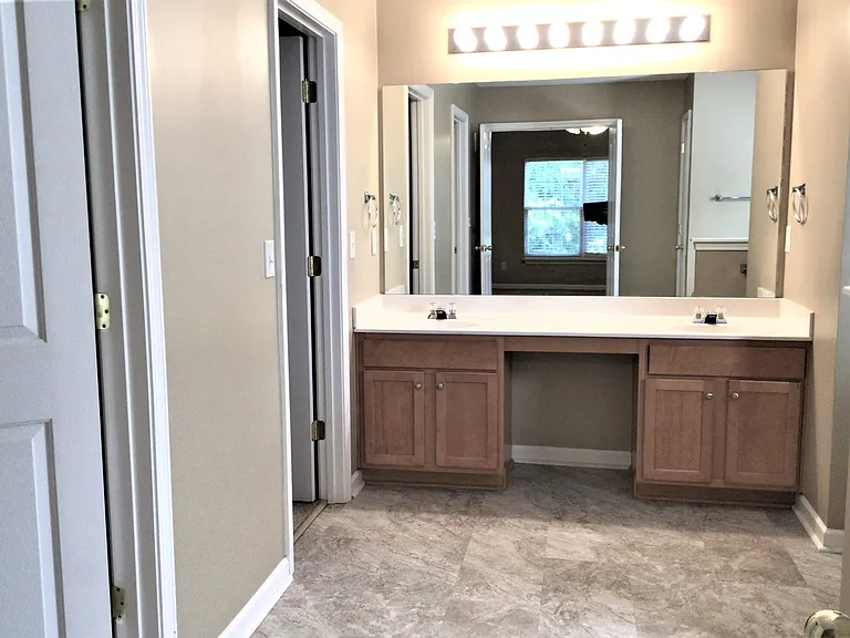 324 Highgate Cir — Photo 11