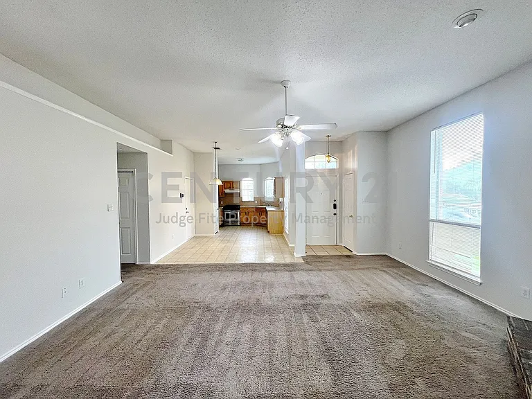 112 Walnut Ln — Photo 4