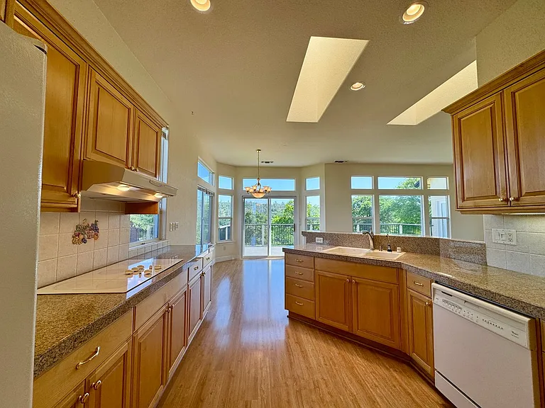 6255 Peacock Way — Photo 5