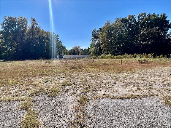 3rd image of 2488 Cane Mill Rd