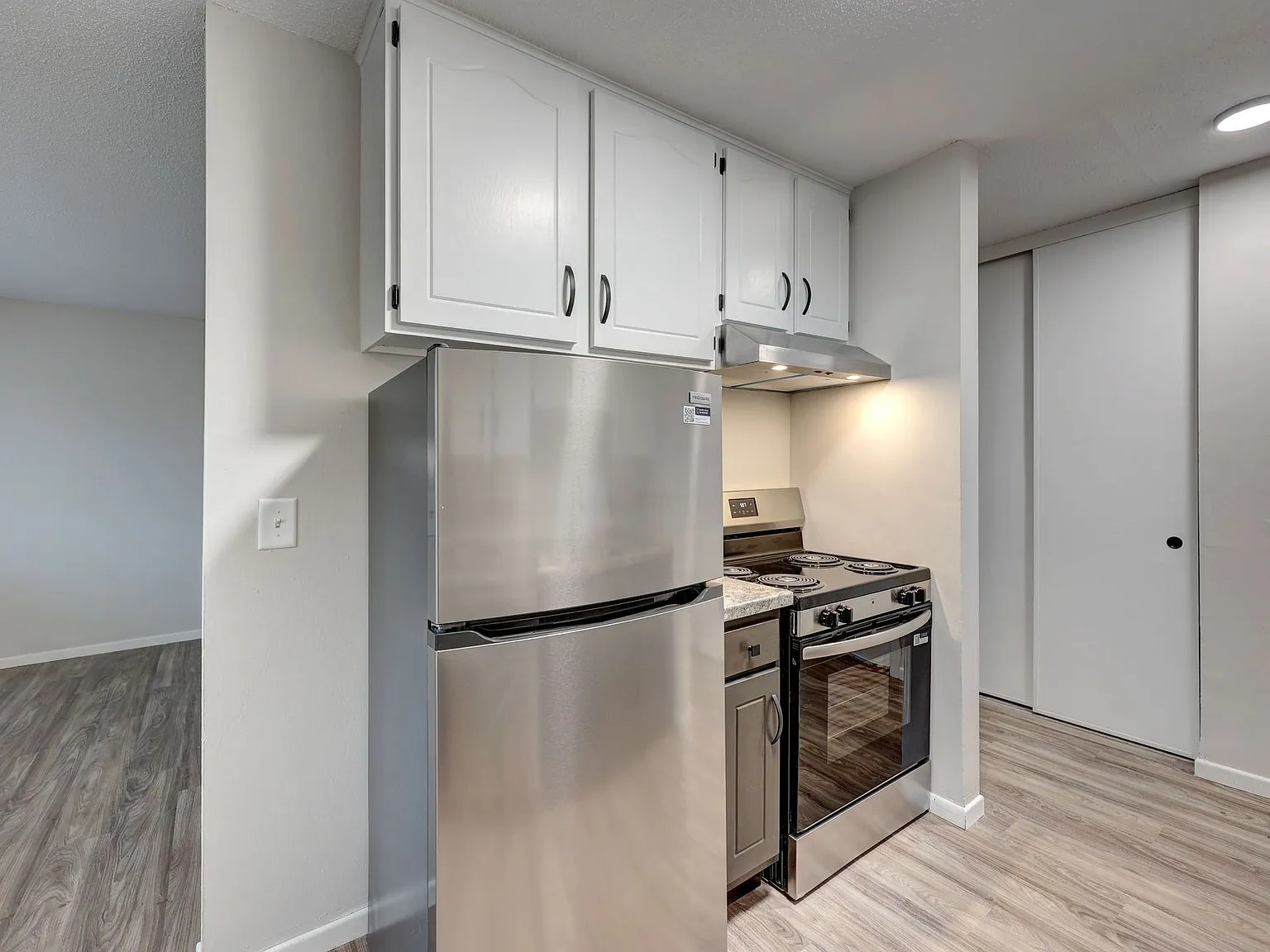 Royal Oaks Apartments — Photo 1