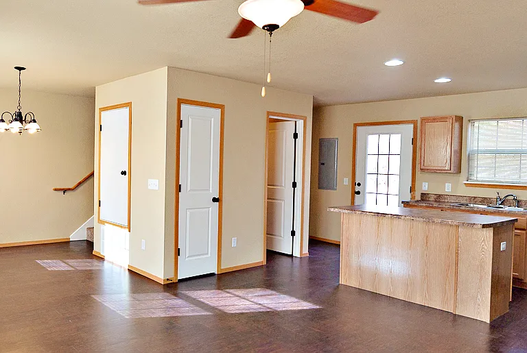 213 S Rolling Woods Way — Photo 4