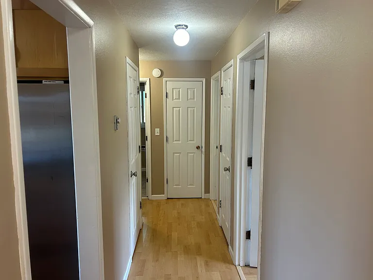 910 Oakway Dr — Photo 24