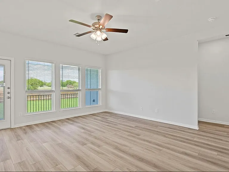1214 Carnaby Dr — Photo 16