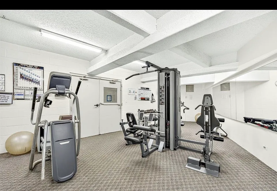 2 bed, 1071 sqft, $4,500 — Photo 4