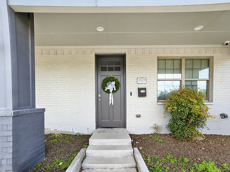 2519 McCart Ave — Photo 2